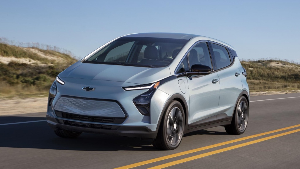 2022-chevrolet-boltev-011_large.jpg