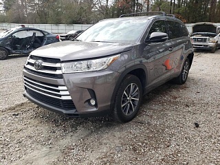TOYOTA HIGHLANDER SE 2018