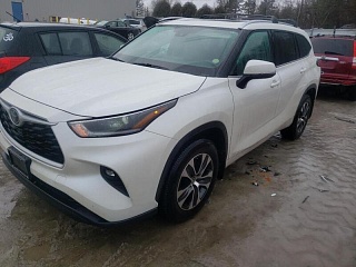 TOYOTA HIGHLANDER XLE 2021