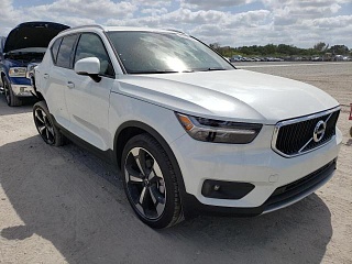 VOLVO XC40 T4 MOMENTUM 2021