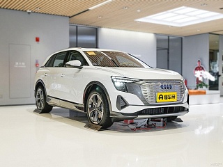 AUDI Q5 e-tron Model 40 Star Flare