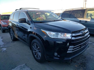 TOYOTA HIGHLANDER SE 2019