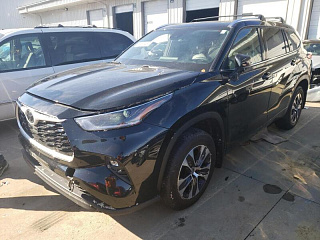 TOYOTA HIGHLANDER XLE 2021